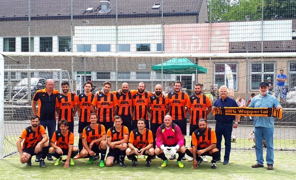 AWG-Fußballteam kickte beim NRW-Cup mit.