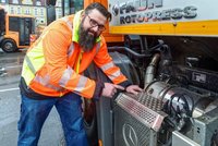 Lars Scheibelhut, Leiter der AWG-Fahrzeugorganisation, verantwortet die Nachrüstung der AWG-Fahrzeuge Stickstoffoxid (NOx)-Minderungssystemen. Foto: AWG