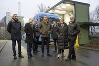 Eine ungarsiche Delegation um Staatssekretär Attila Steienr besuuchte jetzt die Wasserstoff-Tankstelle am MHKW der AWG auf Korzert.